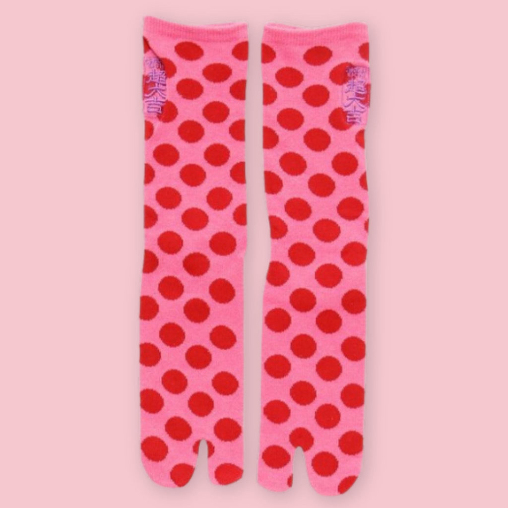 Pink Japanese tabi socks with red polka dots and traditional split-toe design.